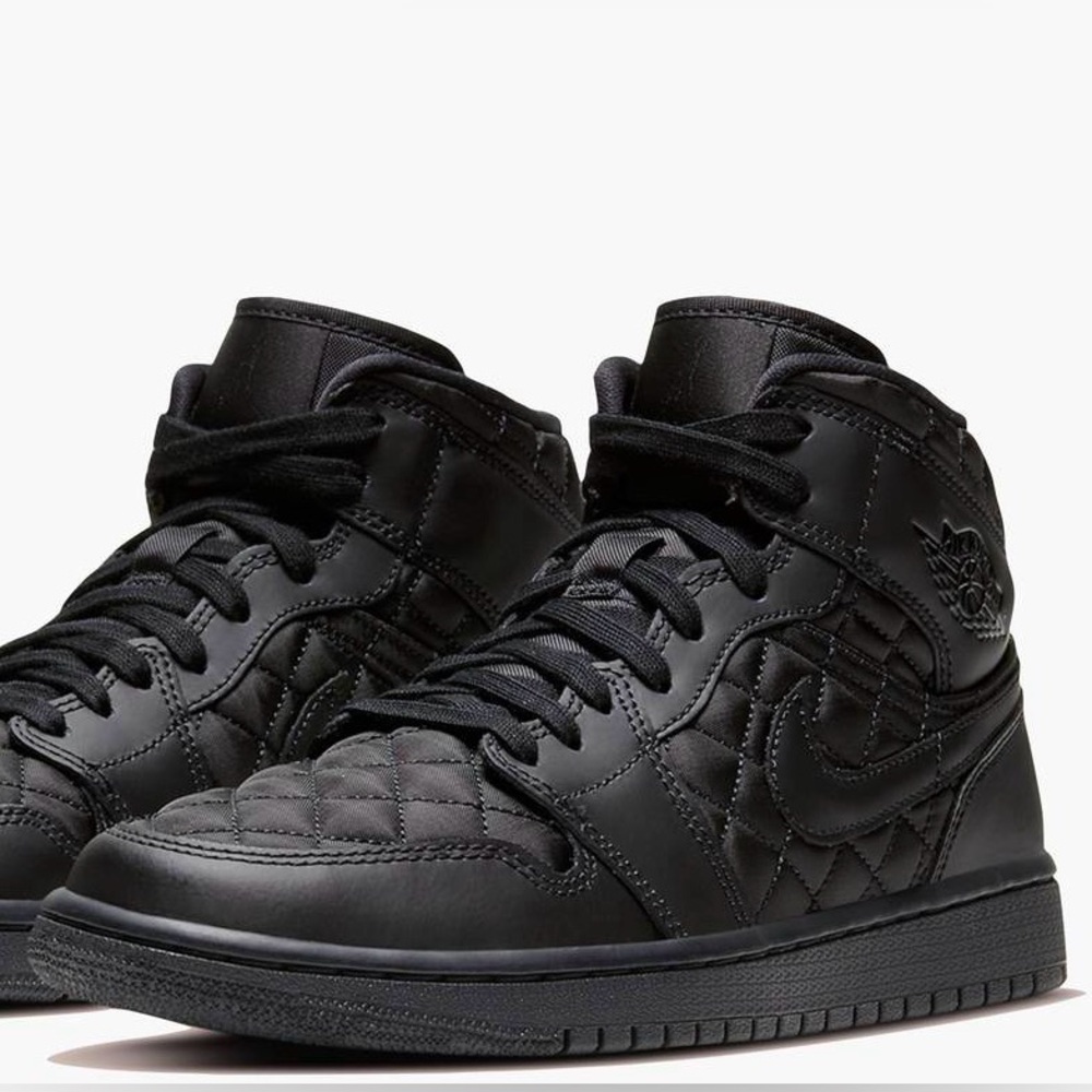 Nike🖤Air Jordan 1 Mid SE 'Black Quilted' - DB6078 001 - Wmns Sz: 9.5 - EUC